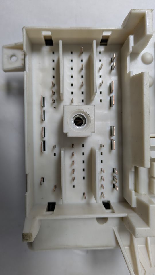 2011 CADILLAC CTS 6cyl Gasoline 3.6 Fuse Box, Engine - 381254 — photo 3