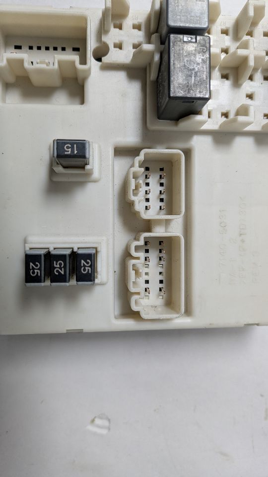 2011 CADILLAC CTS 6cyl Gasoline 3.6 Fuse Box, Engine - 381254 — photo 8