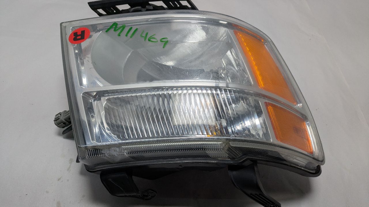 2014 NISSAN NV 2500 8cyl Gasoline 5.6 Right HEADLAMP ASSEMBLY - 381369