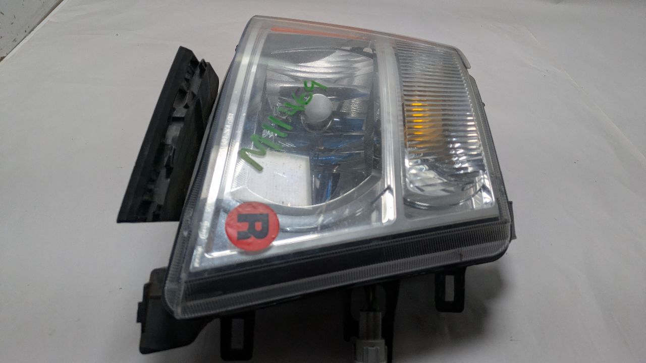 2014 NISSAN NV 2500 8cyl Gasoline 5.6 Right HEADLAMP ASSEMBLY - 381369 — photo 2