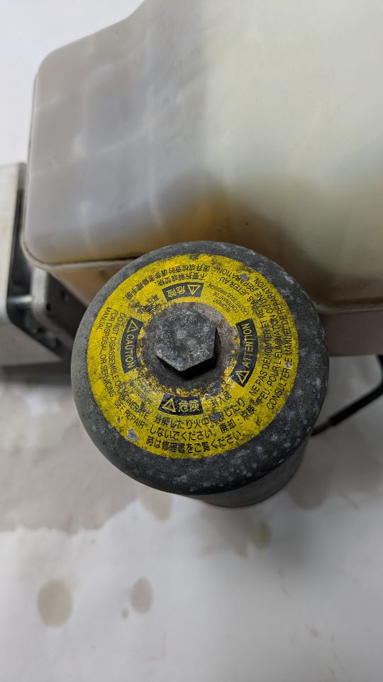 2014 NISSAN NV 2500 8cyl Gasoline 5.6 BRAKE MASTER CYL - 381378 — photo 4