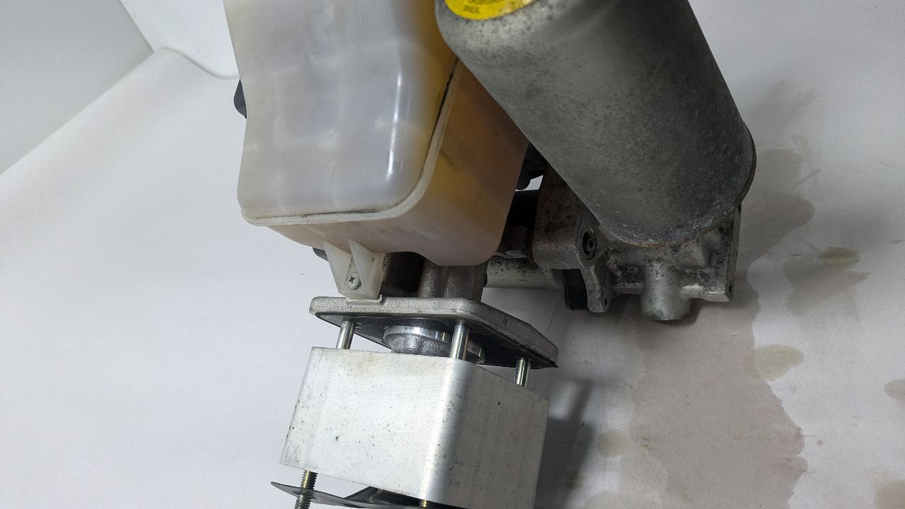 2014 NISSAN NV 2500 8cyl Gasoline 5.6 BRAKE MASTER CYL - 381378 — photo 8
