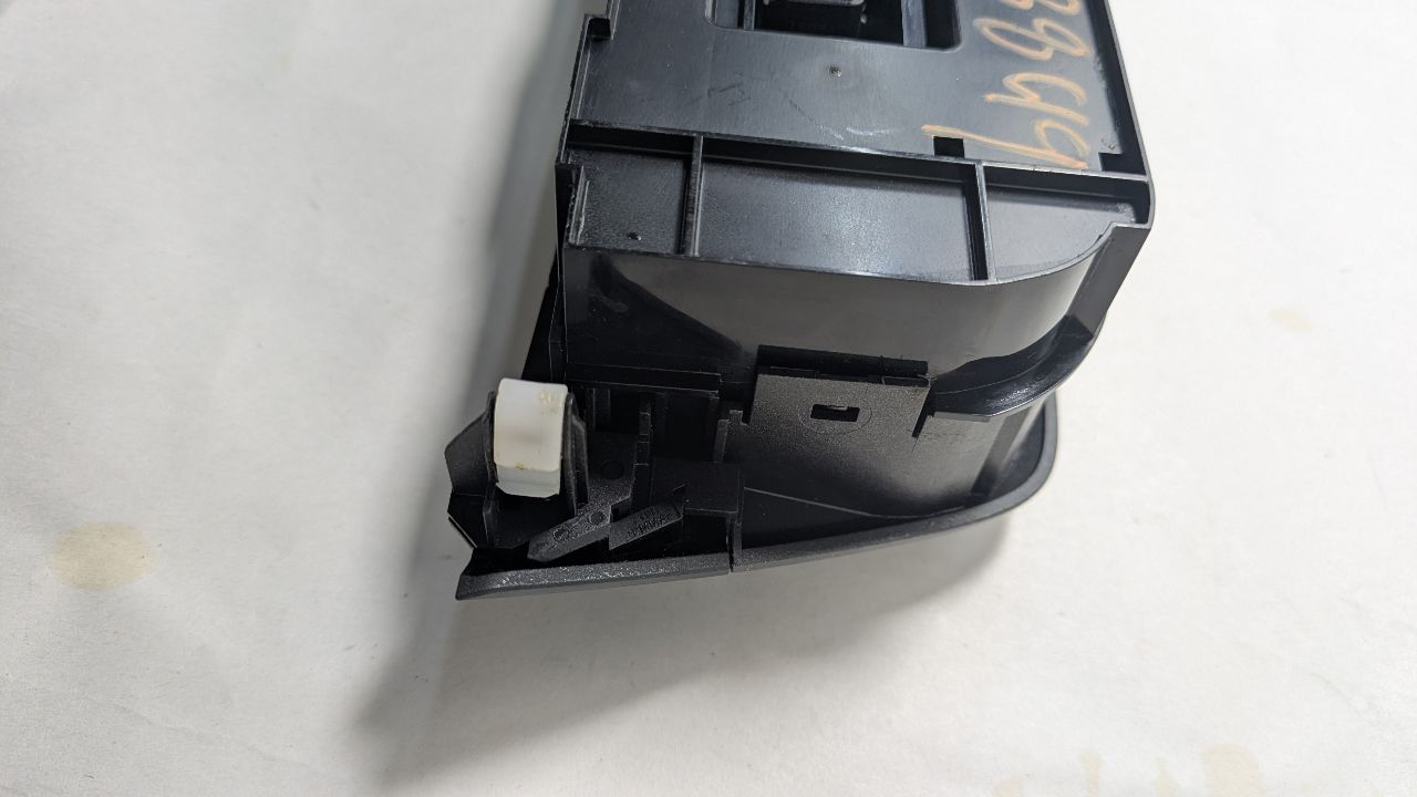 2015 TOYOTA RAV4 4cyl Gasoline 2.5 DOHC TEMP CONTROL - 381645 — photo 6