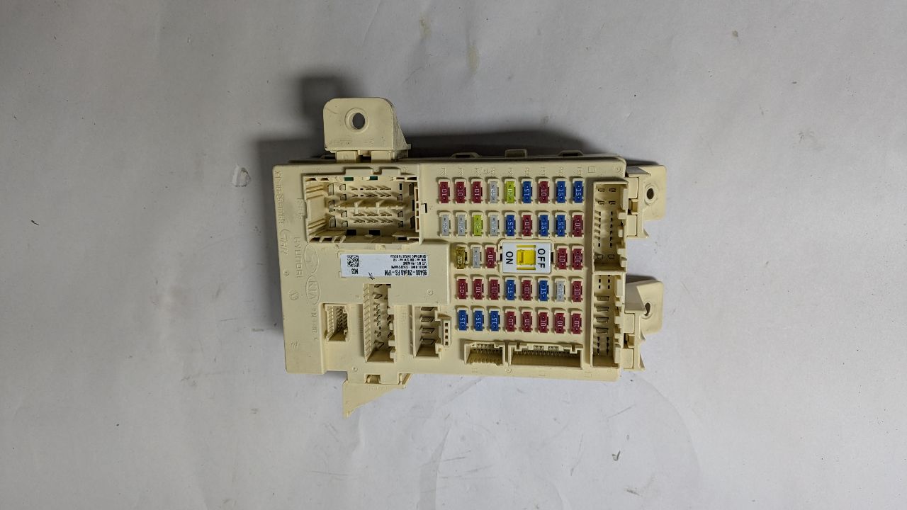 2012 HYUNDAI VELOSTER 1.6L 4cyl Gasoline Fuse Box, Engine - 381942