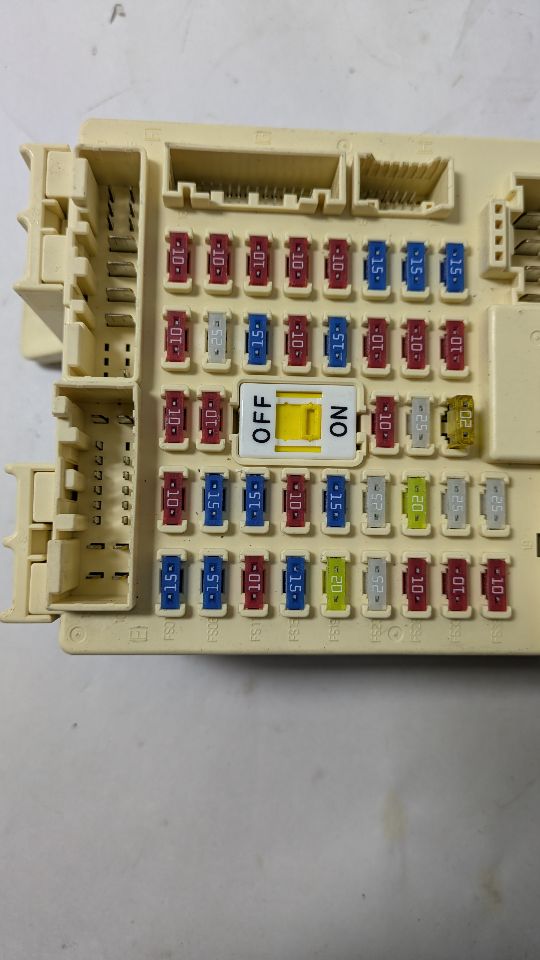 2012 HYUNDAI VELOSTER 1.6L 4cyl Gasoline Fuse Box, Engine - 381942 — photo 2