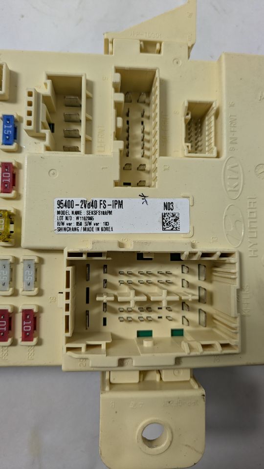 2012 HYUNDAI VELOSTER 1.6L 4cyl Gasoline Fuse Box, Engine - 381942 — photo 3