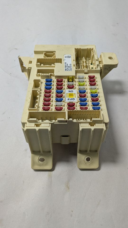 2012 HYUNDAI VELOSTER 1.6L 4cyl Gasoline Fuse Box, Engine - 381942 — photo 5