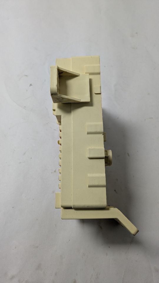 2012 HYUNDAI VELOSTER 1.6L 4cyl Gasoline Fuse Box, Engine - 381942 — photo 8