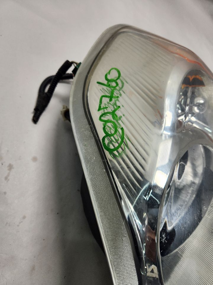 2004 DODGE DURANGO 8cyl Gasoline 4.7 Left HEADLAMP ASSEMBLY - 382477 — photo 3