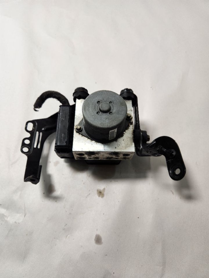 2011 MINI COOPER CLUBMAN 4cyl Gasoline 1.6 DOHC Anti-lock Brake Pts - 382804