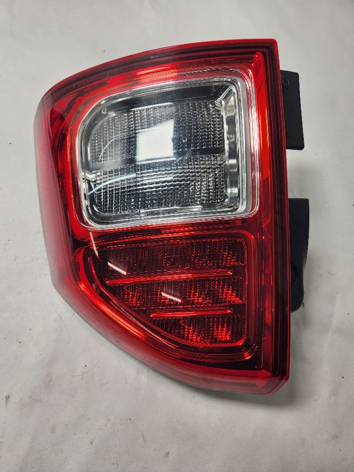 2013 JEEP COMPASS 4cyl Gasoline 2.4 Right TAIL LAMP - 382931
