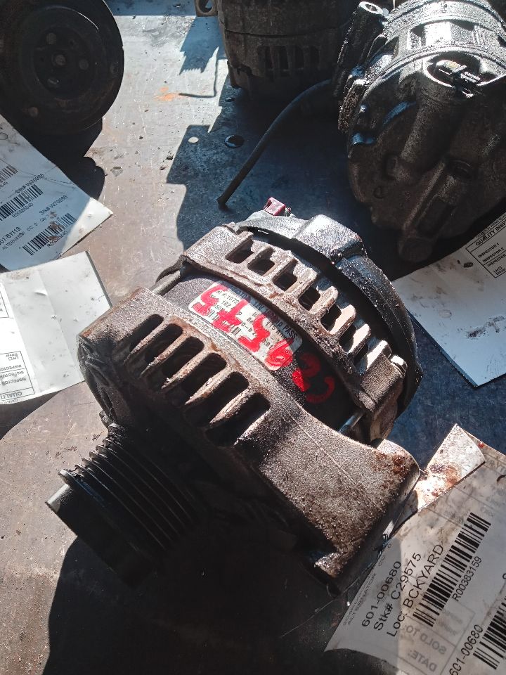 2012 DODGE CARAVAN 6cyl Gasoline 3.6 ALTERNATOR - 383159 — photo 1
