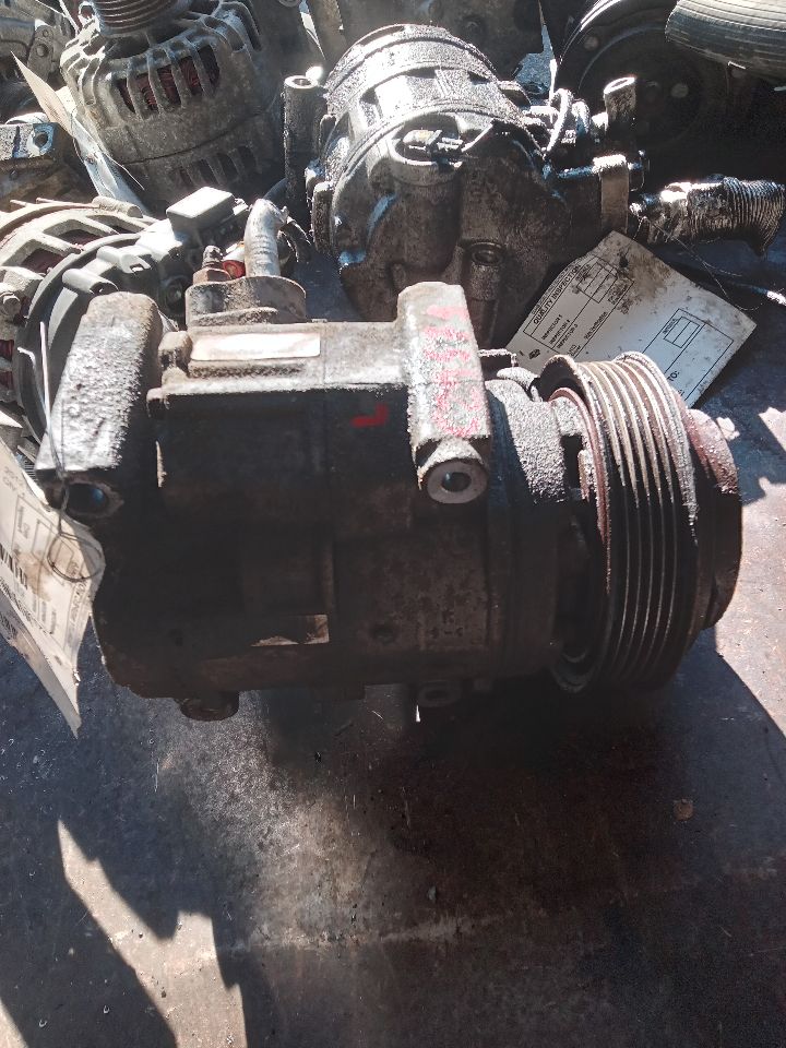 2012 DODGE CARAVAN 6cyl Gasoline 3.6 AC COMPRESSOR - 383160 — photo 2