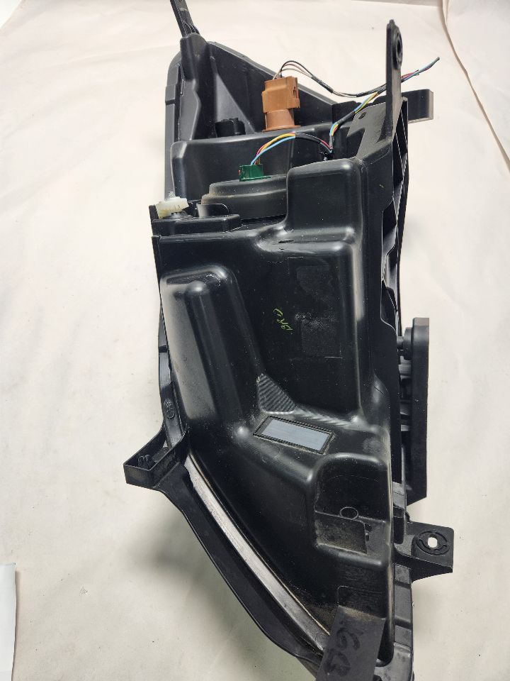 2017 NISSAN NV200 2.0L 4cyl Gasoline VVT Right HEADLAMP ASSEMBLY - 383865 — photo 3