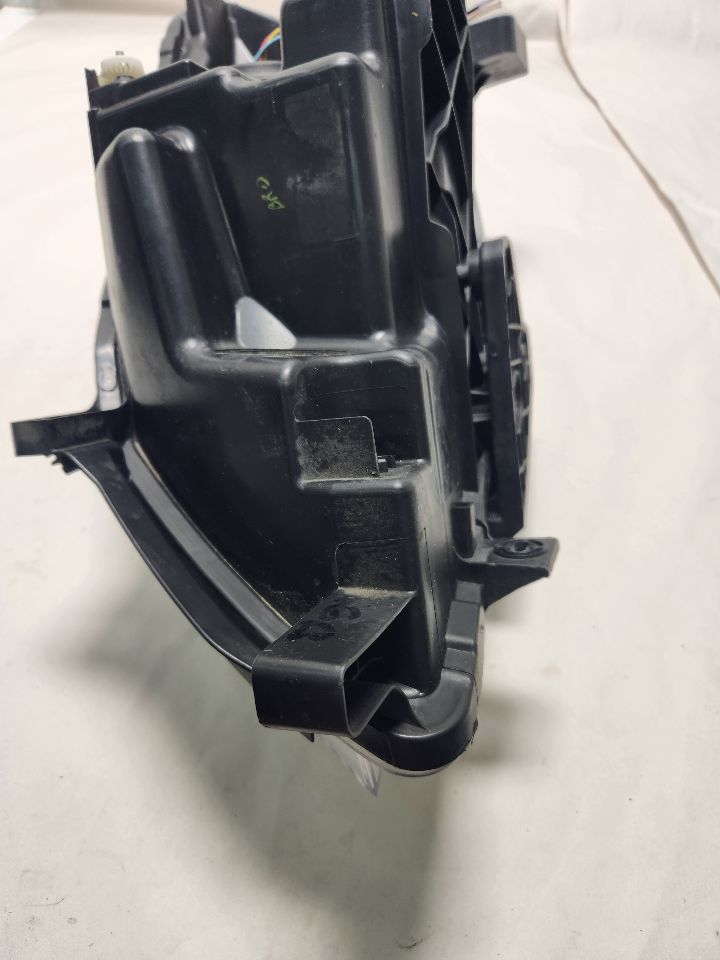 2017 NISSAN NV200 2.0L 4cyl Gasoline VVT Right HEADLAMP ASSEMBLY - 383865 — photo 4
