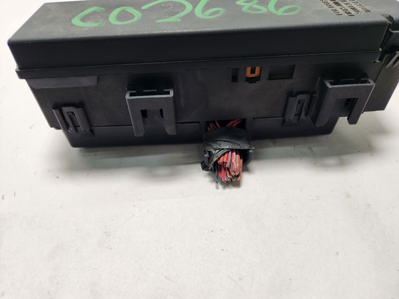 2004 DODGE DURANGO 8cyl Gasoline 4.7 Fuse Box, Engine - 383952 — photo 3