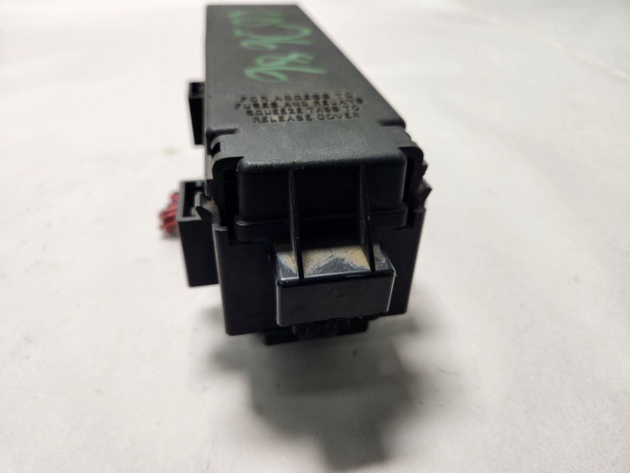 2004 DODGE DURANGO 8cyl Gasoline 4.7 Fuse Box, Engine - 383952 — photo 4