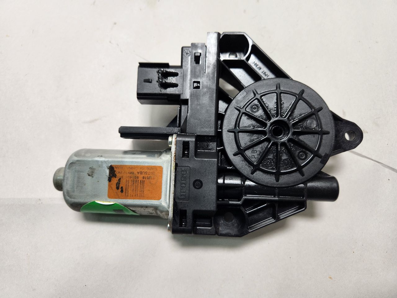 2012 DODGE DURANGO 6cyl Gasoline 3.6 Left DOOR WINDOW REG, FR - 384146 — photo 3
