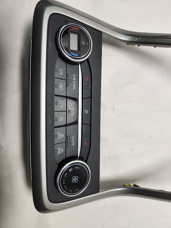 2019 FORD ECOSPORT 2.0L 4cyl Gasoline VVT TEMP CONTROL - 384172 — photo 2