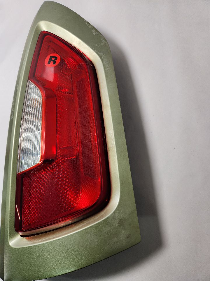 2013 KIA SOUL 4cyl Gasoline 2.0 Right TAIL LAMP - 384452 — photo 2
