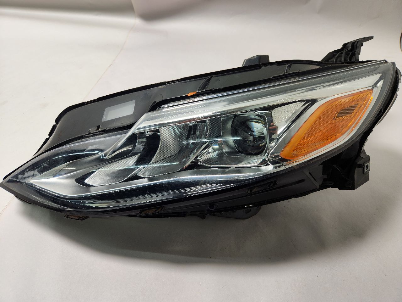 2019 CHEVROLET MALIBU 2.0L 4cyl Turbo Gasoline Left HEADLAMP ASSEMBLY - 384700