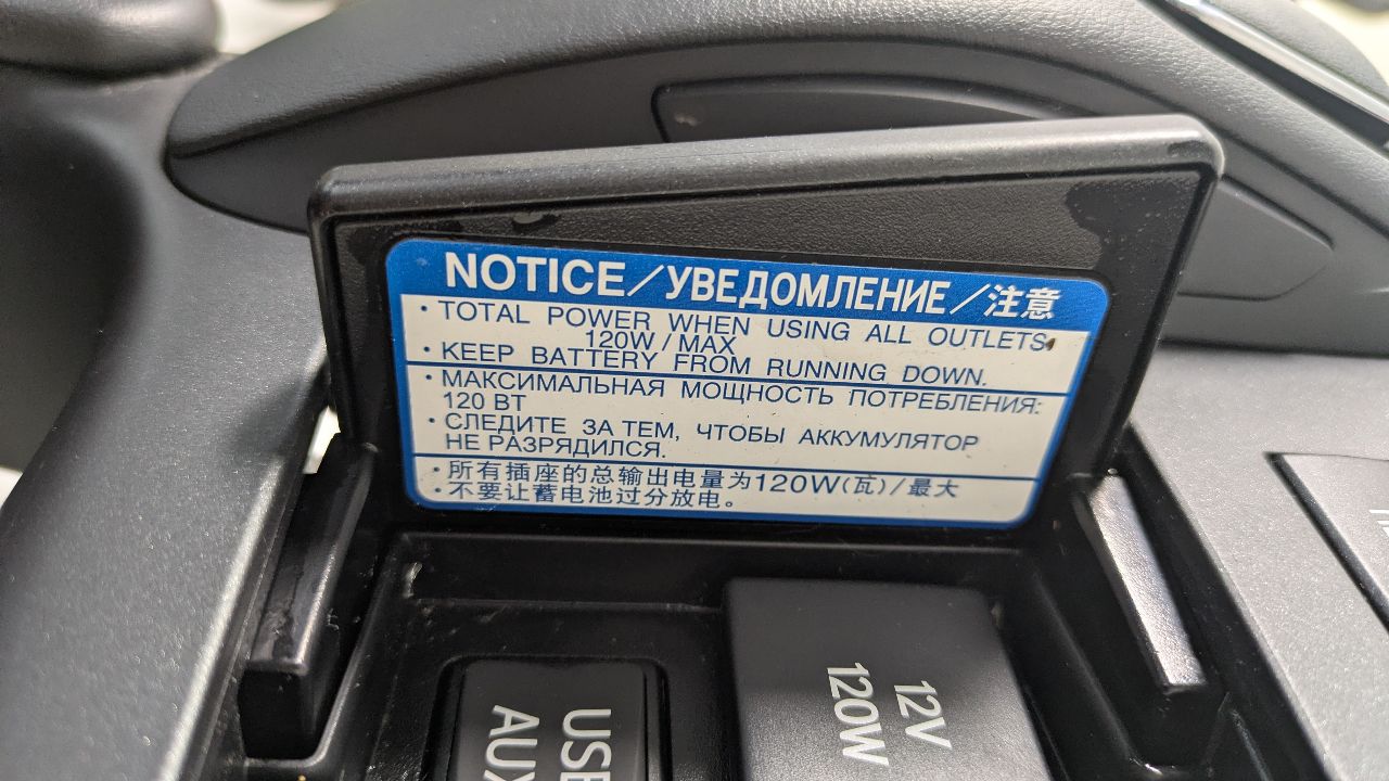 2013 LEXUS CT200H 4cyl Hybrid 1.8 Console, Front - 384826 — photo 3