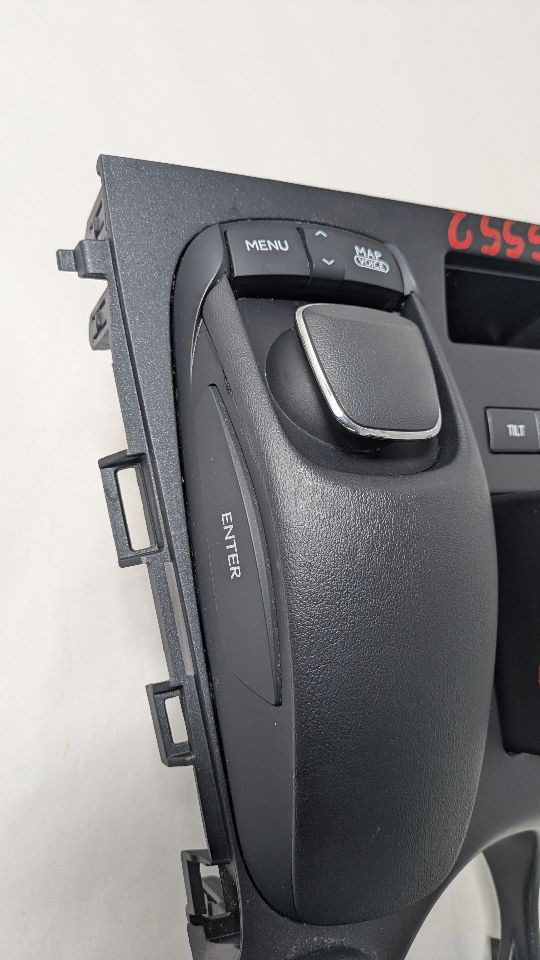 2013 LEXUS CT200H 4cyl Hybrid 1.8 Console, Front - 384826 — photo 4