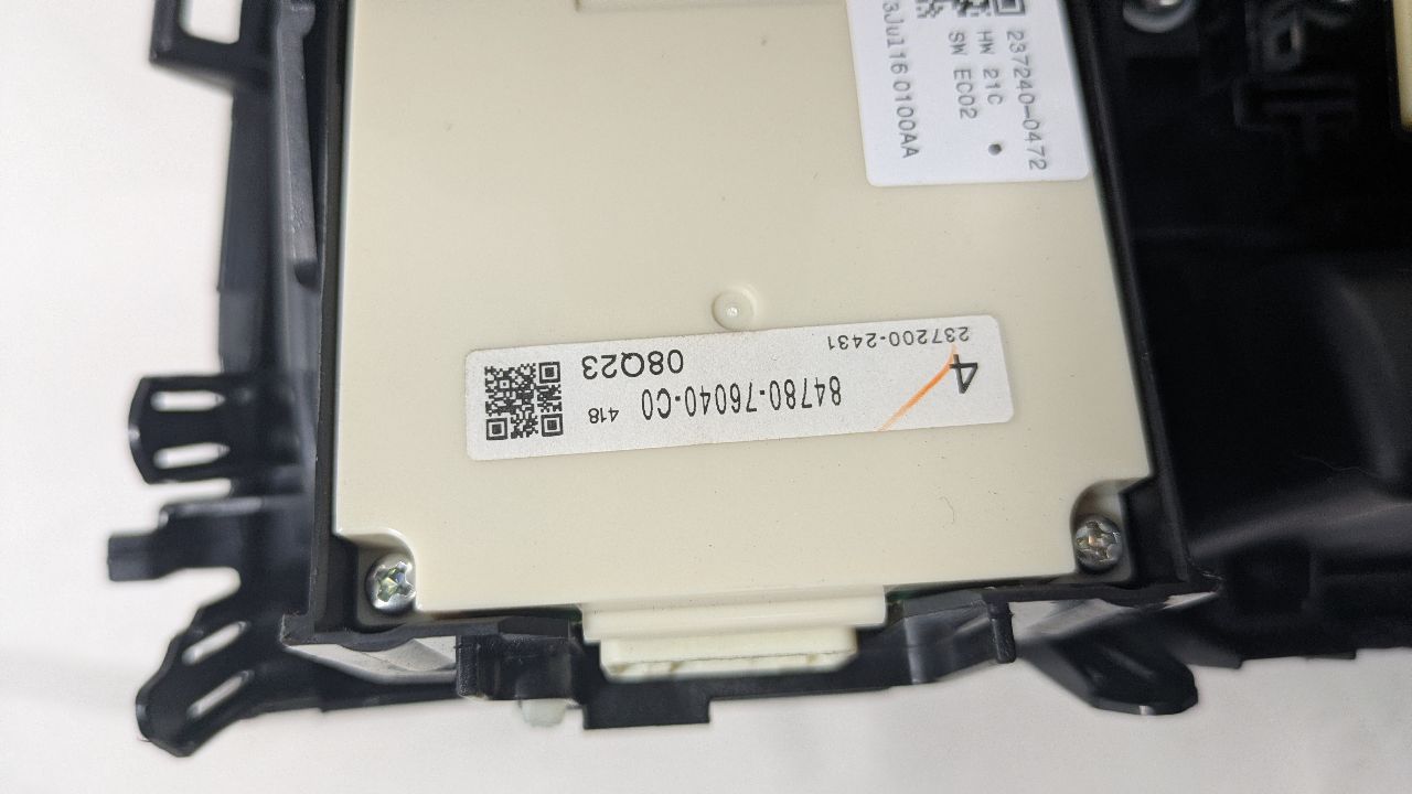 2013 LEXUS CT200H 4cyl Hybrid 1.8 Console, Front - 384826 — photo 5