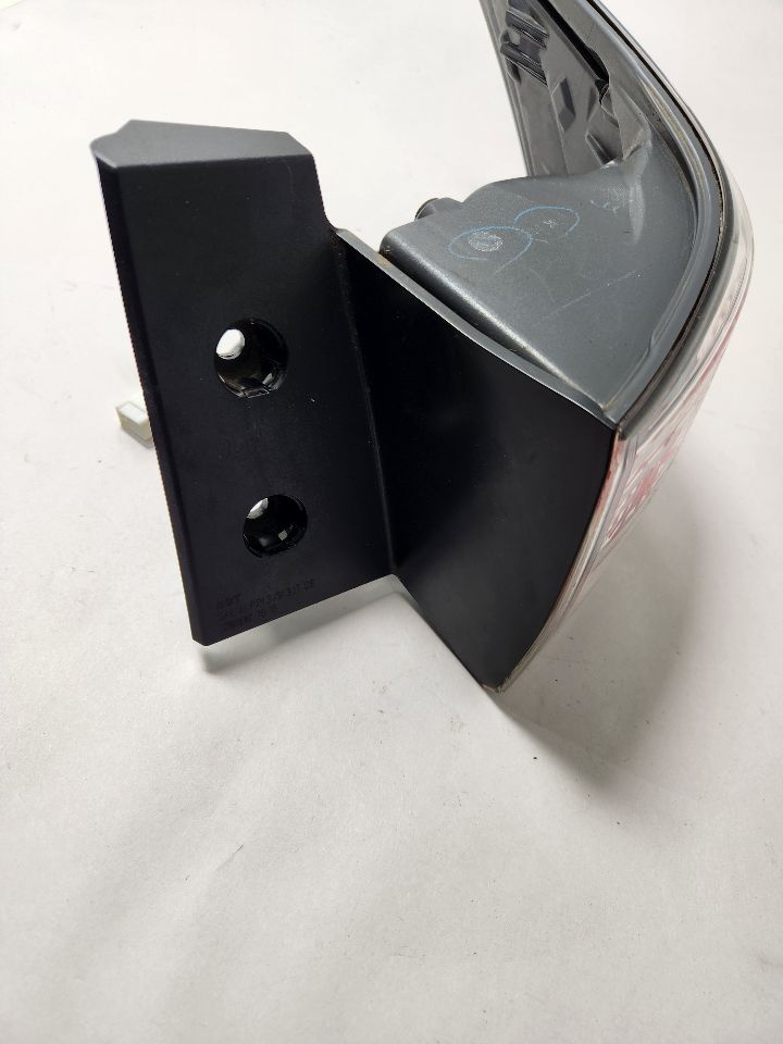 2013 LEXUS CT200H 4cyl Hybrid 1.8 Right TAIL LAMP - 384831 — photo 5