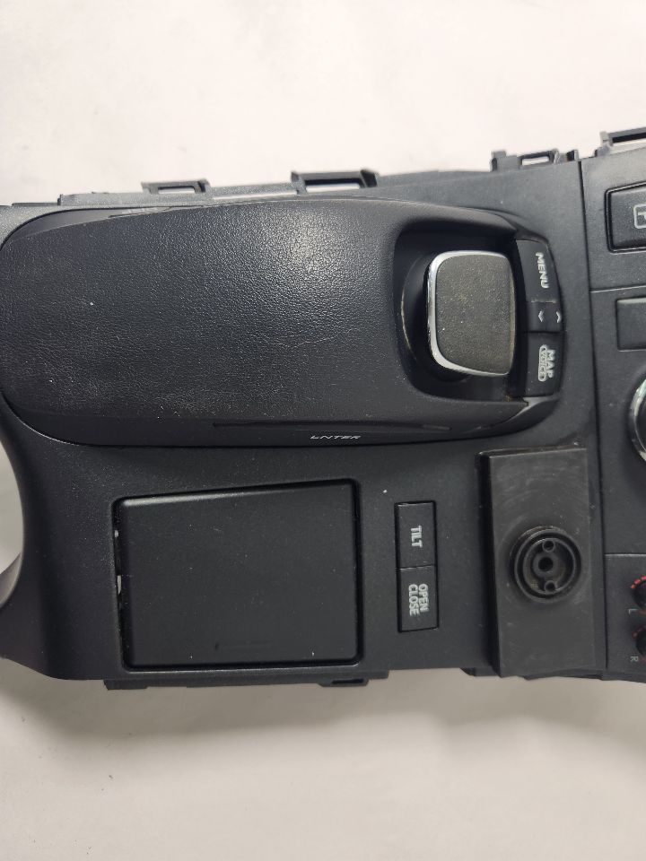 2011 LEXUS CT200H 4cyl Hybrid 1.8 Console, Front - 384972 — photo 3
