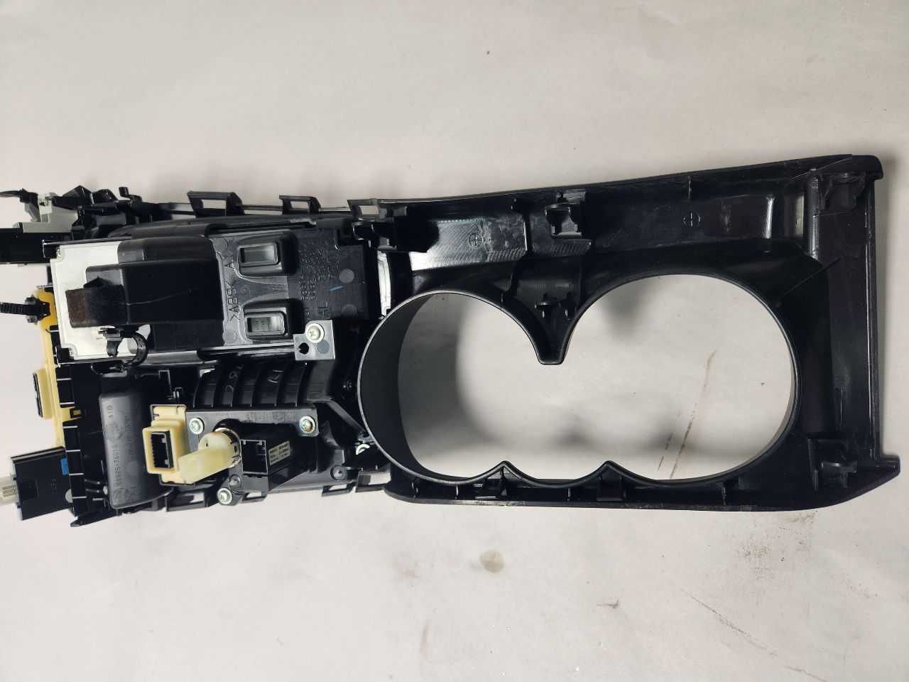 2011 LEXUS CT200H 4cyl Hybrid 1.8 Console, Front - 384972 — photo 6
