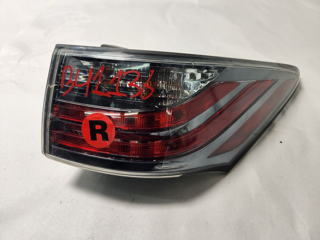 2011 LEXUS CT200H 4cyl Hybrid 1.8 Right TAIL LAMP - 384979