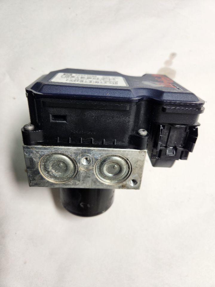 2016 CHEVROLET MALIBU 4cyl Gasoline 2.5 DOHC Anti-lock Brake Pts - 385153 — photo 8