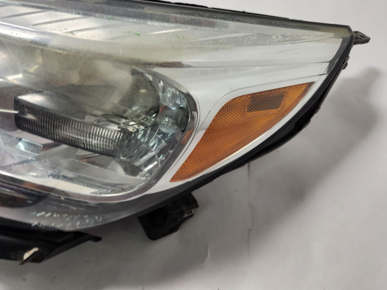 2016 CHEVROLET MALIBU 4cyl Gasoline 2.5 DOHC Left HEADLAMP ASSEMBLY - 385156 — photo 3