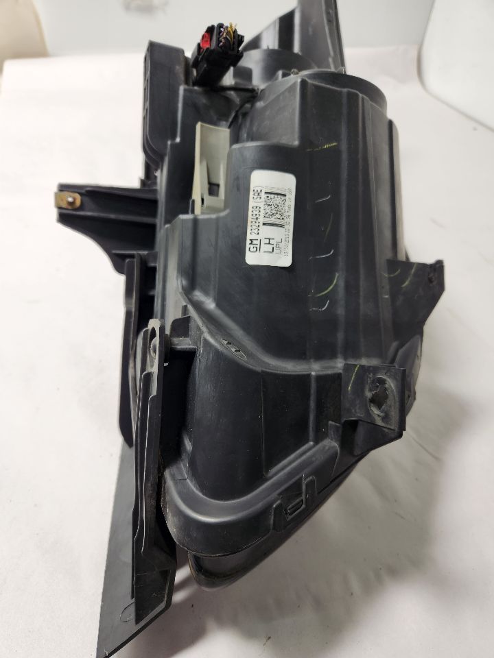 2016 CHEVROLET MALIBU 4cyl Gasoline 2.5 DOHC Left HEADLAMP ASSEMBLY - 385156 — photo 4