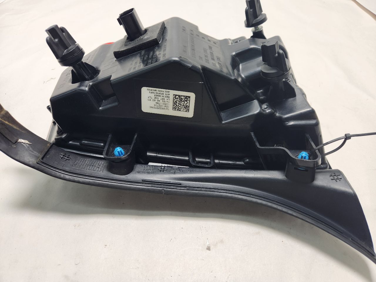 2020 CHRYSLER 300 3.6L 6cyl VVT Left TAIL LAMP - 385221 — photo 4