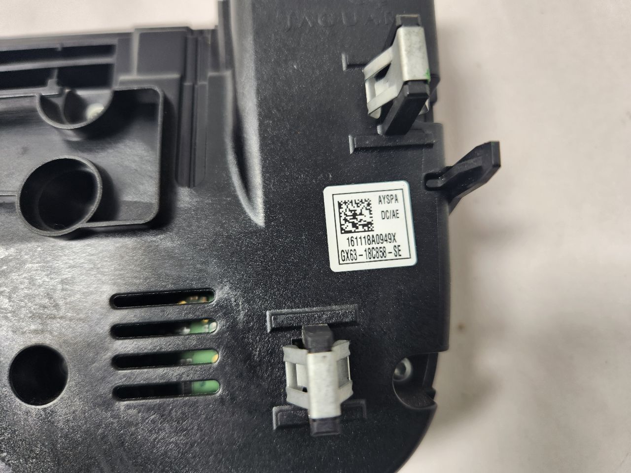 2017 JAGUAR XE 4cyl Diesel Turbo 2.0 TEMP CONTROL - 385234 — photo 4