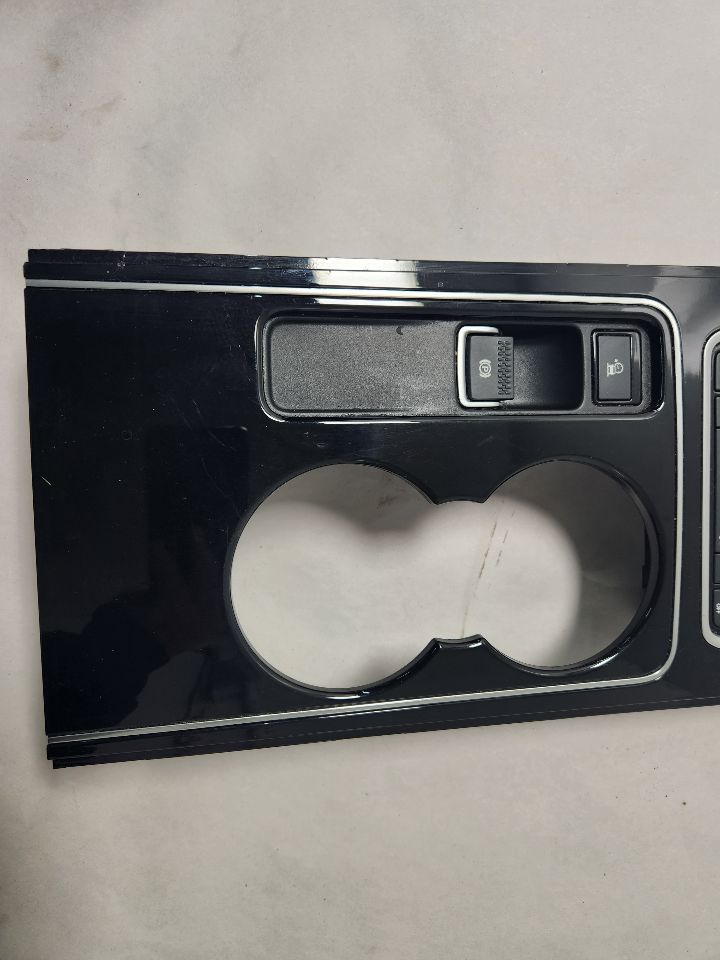 2017 JAGUAR XE 4cyl Diesel Turbo 2.0 Console, Front - 385238 — photo 5