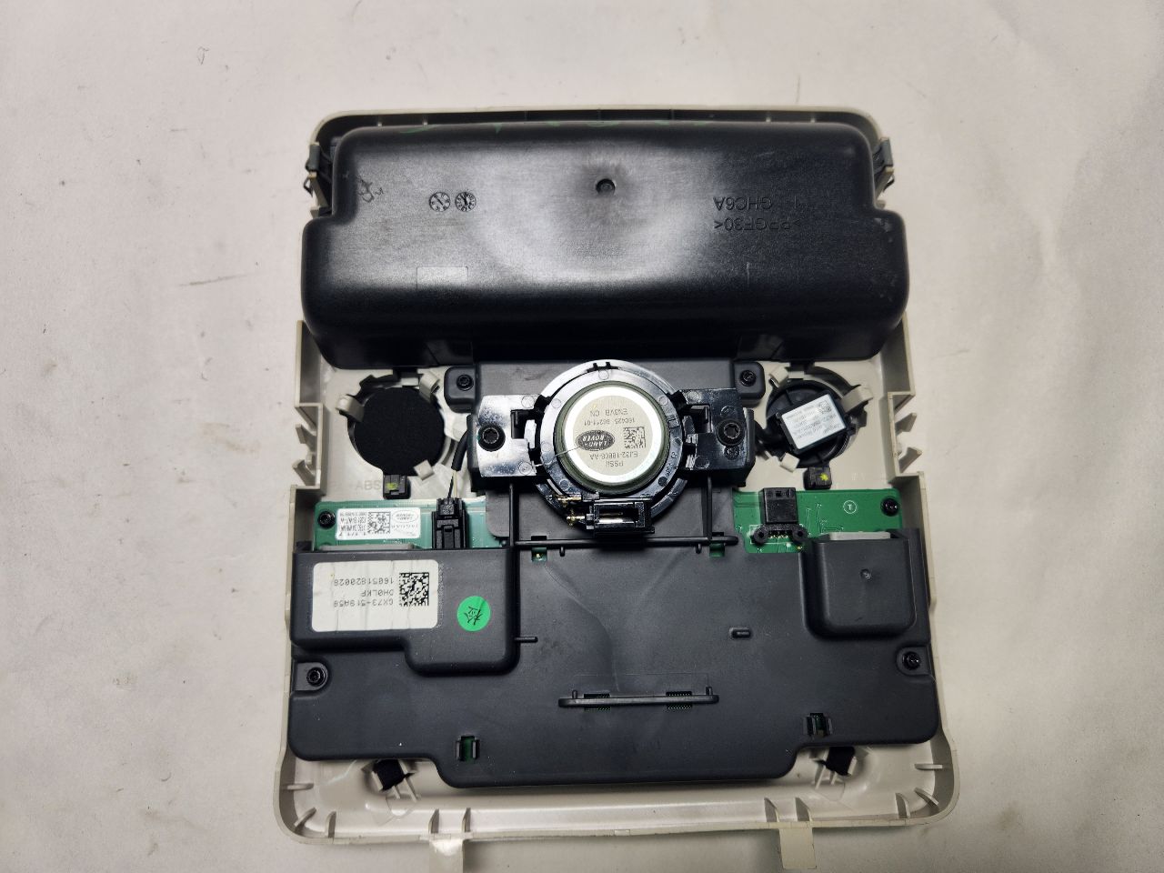 2017 JAGUAR XE 4cyl Diesel Turbo 2.0 Console, Front - 385239 — photo 6
