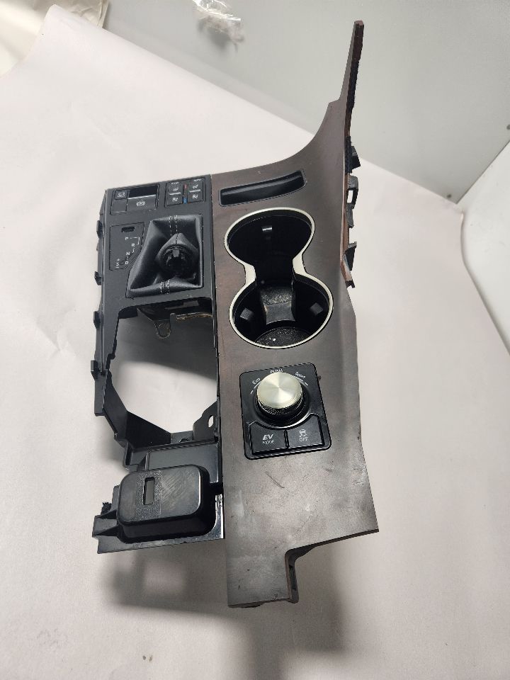 2022 LEXUS RX450H 3.5L 6cyl Hybrid Console, Front - 385273 — photo 2