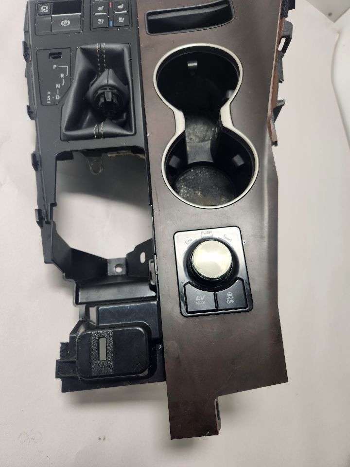 2022 LEXUS RX450H 3.5L 6cyl Hybrid Console, Front - 385273 — photo 4