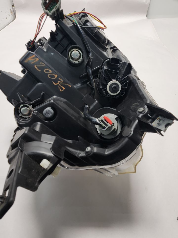 2013 NISSAN LEAF L Ucyl Right HEADLAMP ASSEMBLY - 385488 — photo 5