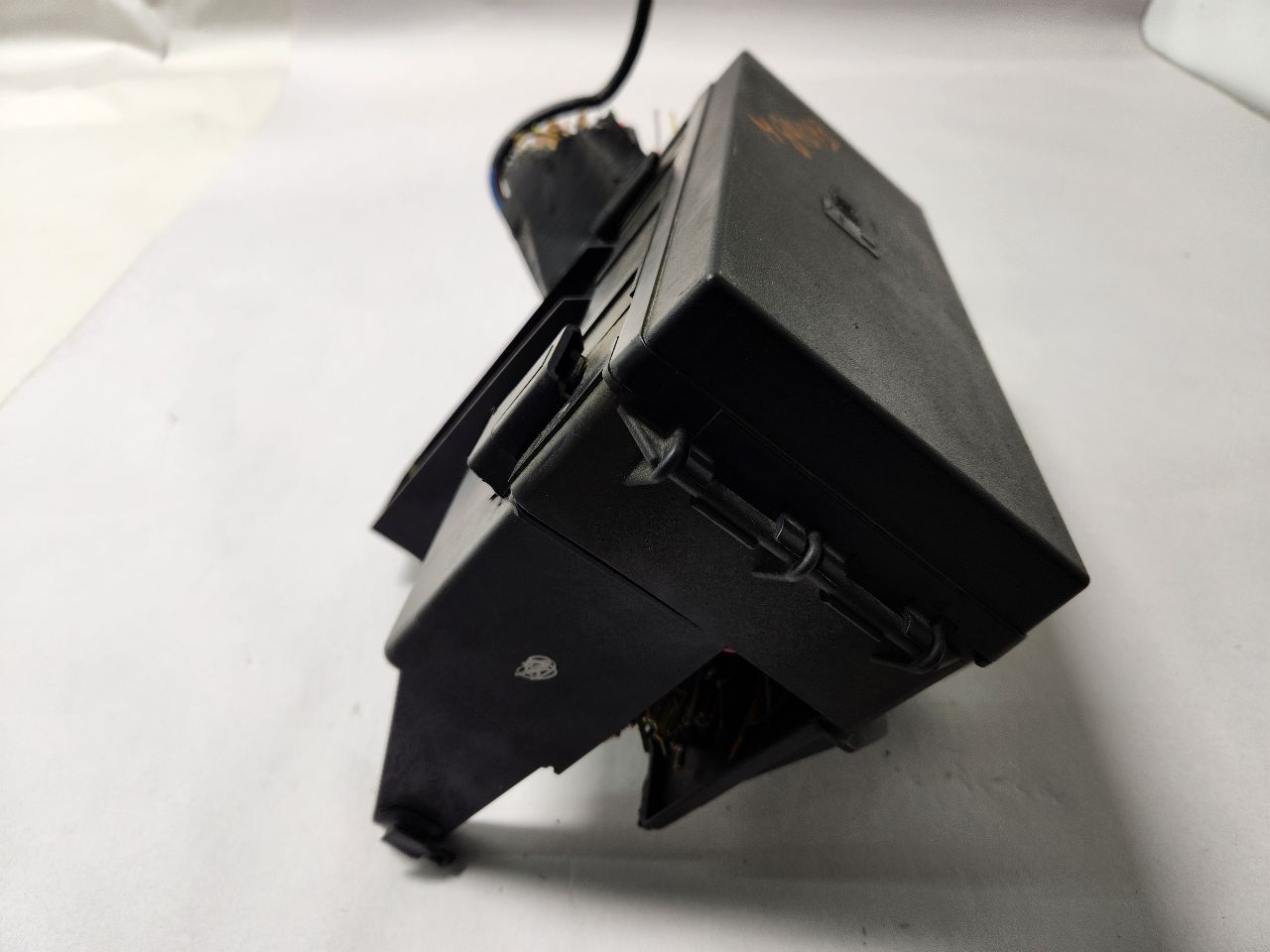 2014 FORD EXPLORER 6cyl Gasoline 3.5 Fuse Box, Engine - 385585 — photo 3