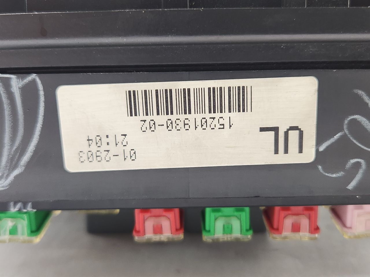 2004 CADILLAC ESCALADE 8cyl Gasoline 5.3 Fuse Box, Engine - 385589 — photo 5