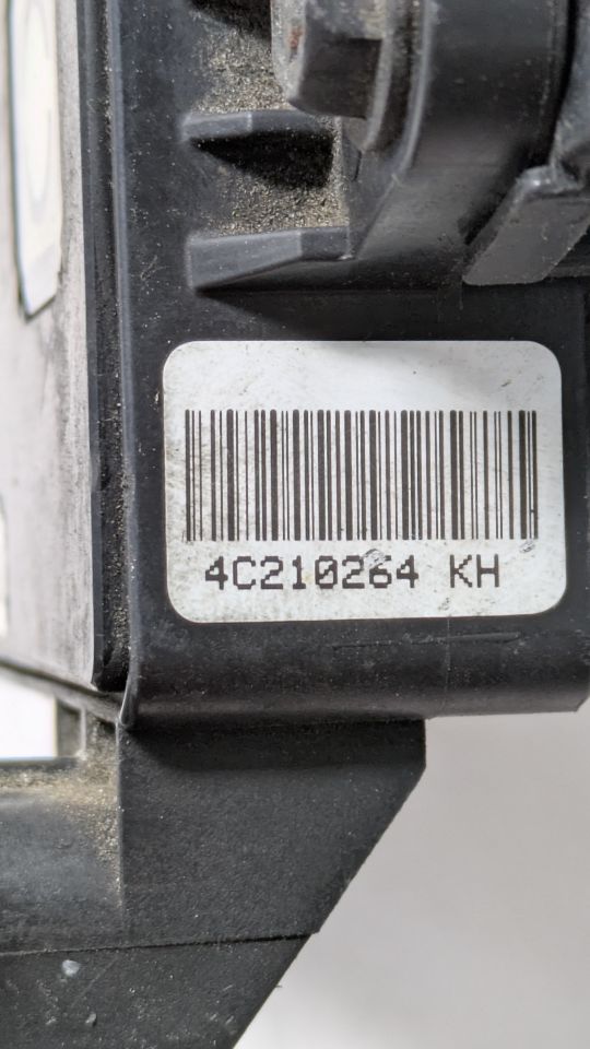 2015 KIA K900 8cyl Gasoline 5.0 Chassis Cont Mod - 385624 — photo 4