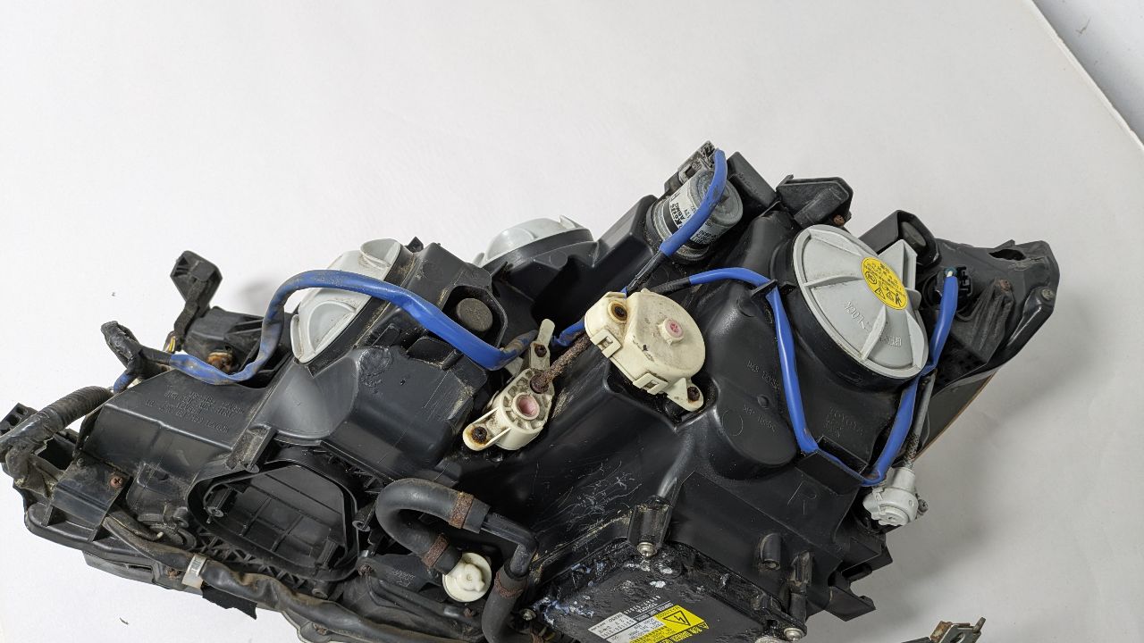 2009 LEXUS LS460 Right HEADLAMP ASSEMBLY - 385828 — photo 6
