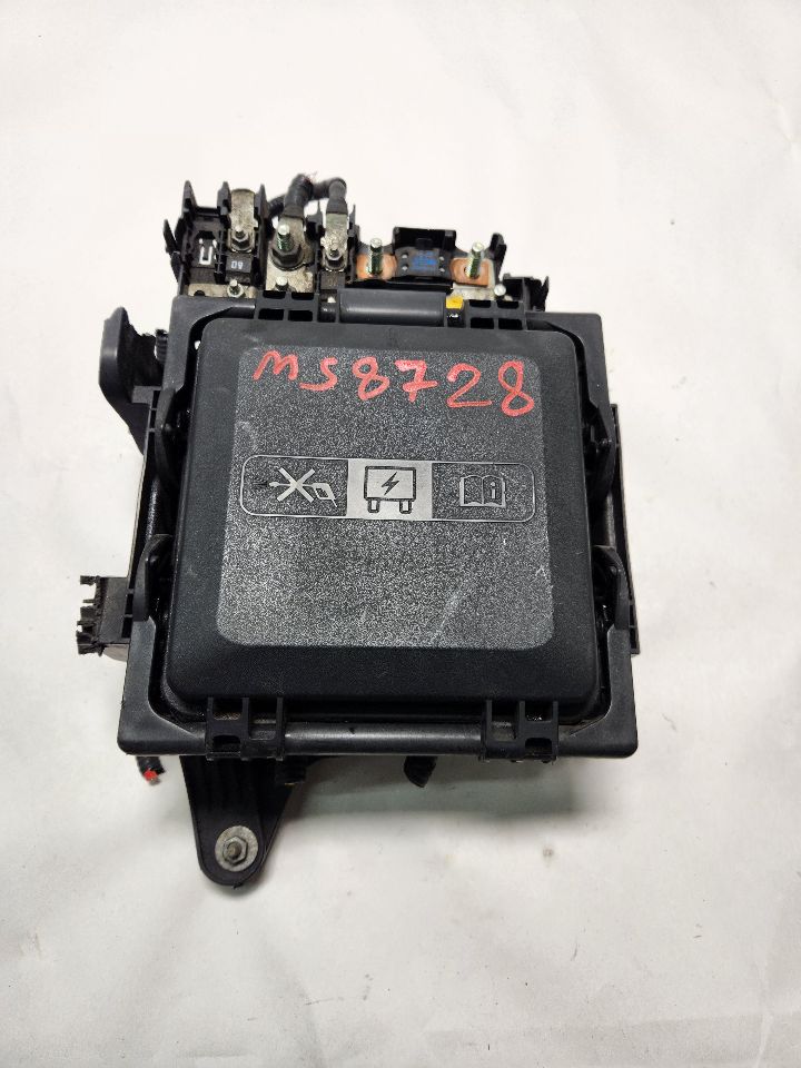 2016 CADILLAC ATS 4cyl Gasoline Turbo 2.0 Fuse Box, Engine - 386010