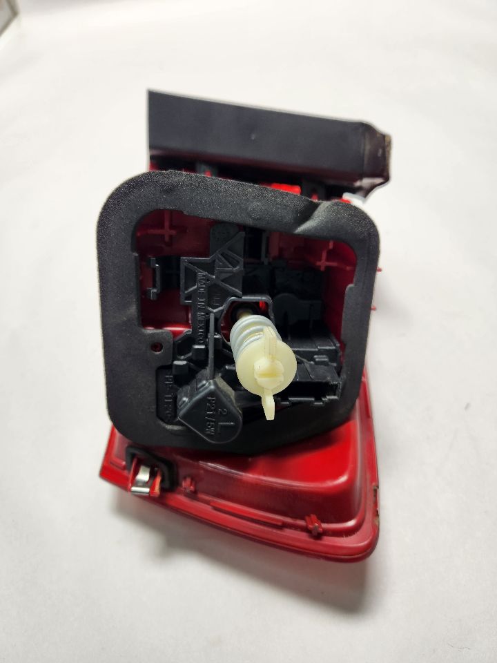 2011 VOLKSWAGEN JETTA 4cyl Gasoline 2.0 Left TAIL LAMP - 386252 — photo 7