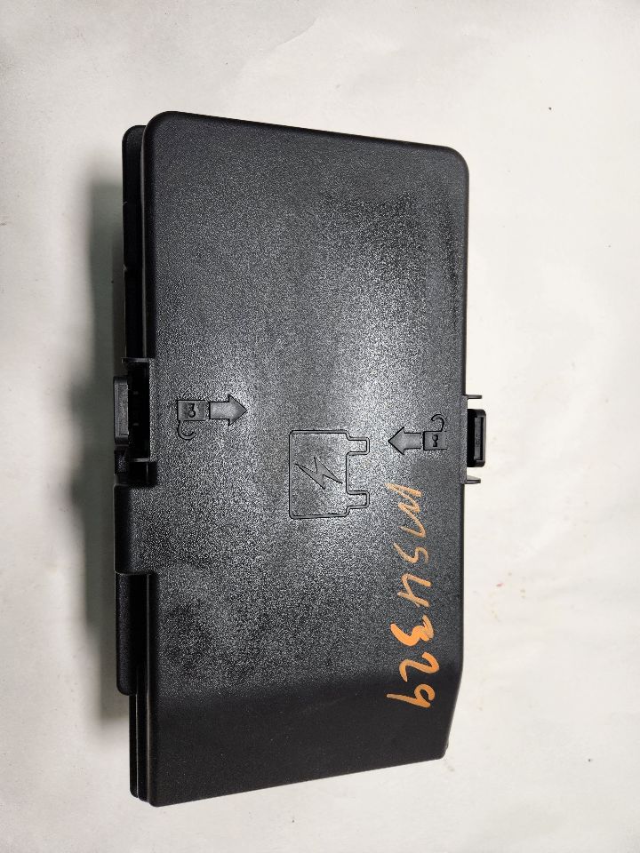 2015 CHRYSLER 200 6 cyl Gas Flex Fuel 3.6 Fuse Box, Engine - 386519