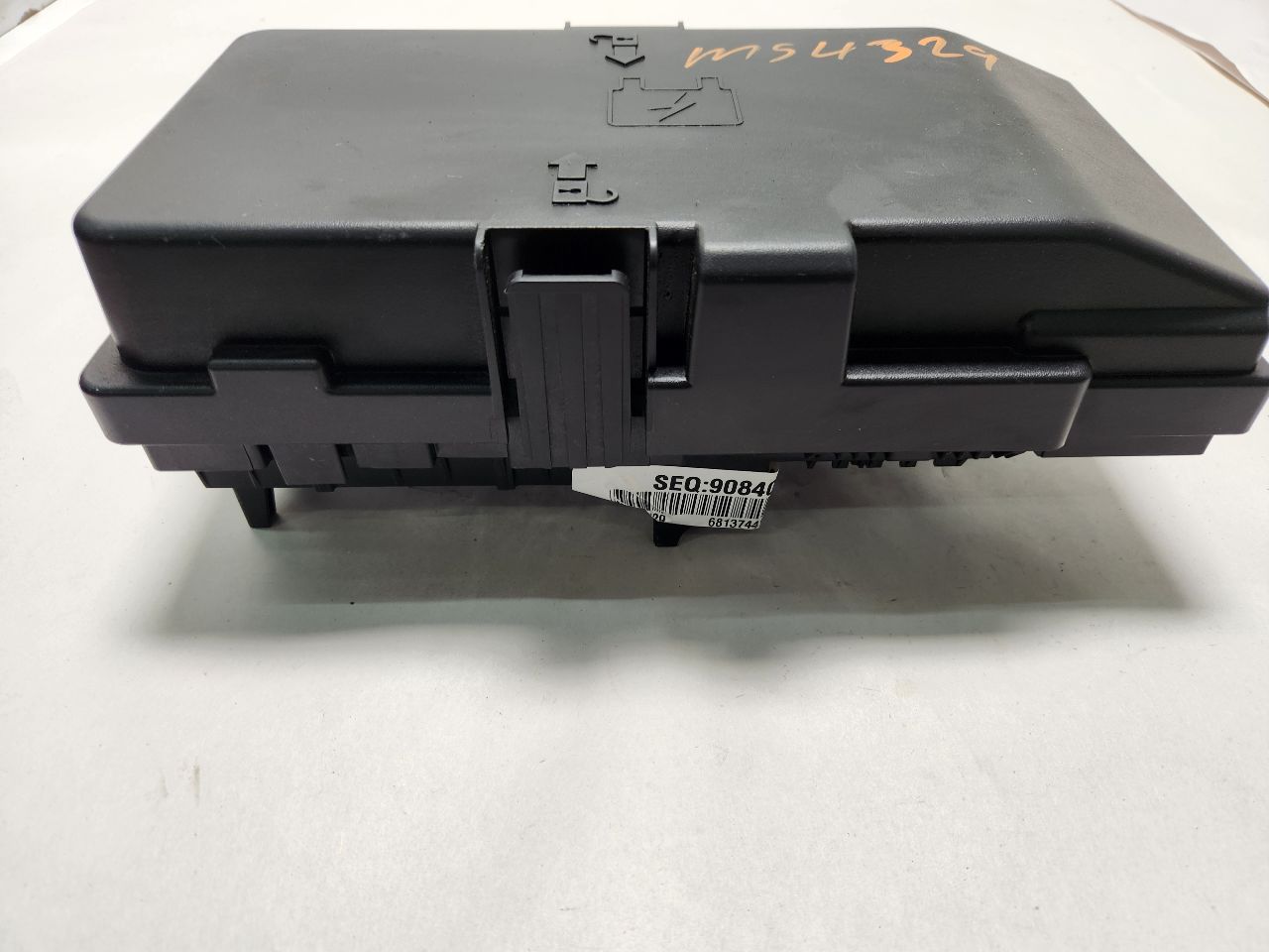 2015 CHRYSLER 200 6 cyl Gas Flex Fuel 3.6 Fuse Box, Engine - 386519 — photo 2